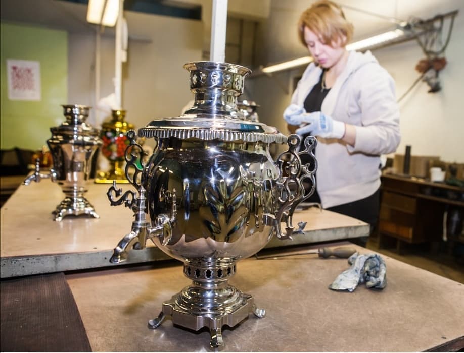 The device of the parts of the flame samovar